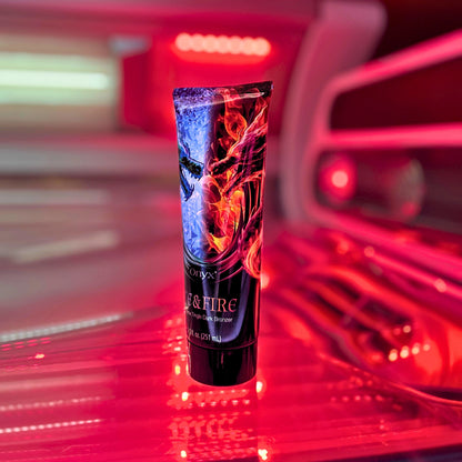 Ice & Fire Lotion platziert im rot beleuchteten Solarium